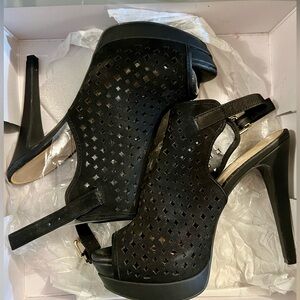 Jessica Simpson Seigfried Black Peep-Toe Heels